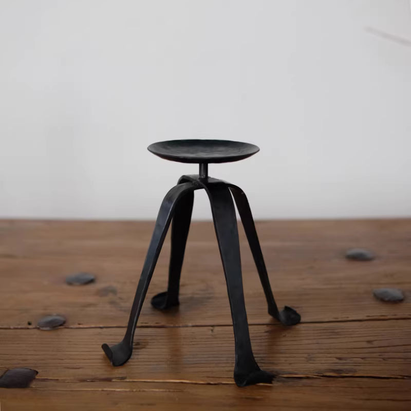 🌟🌟The four-cornered candlestick lights up the dining table, instantly filling the atmosphere.