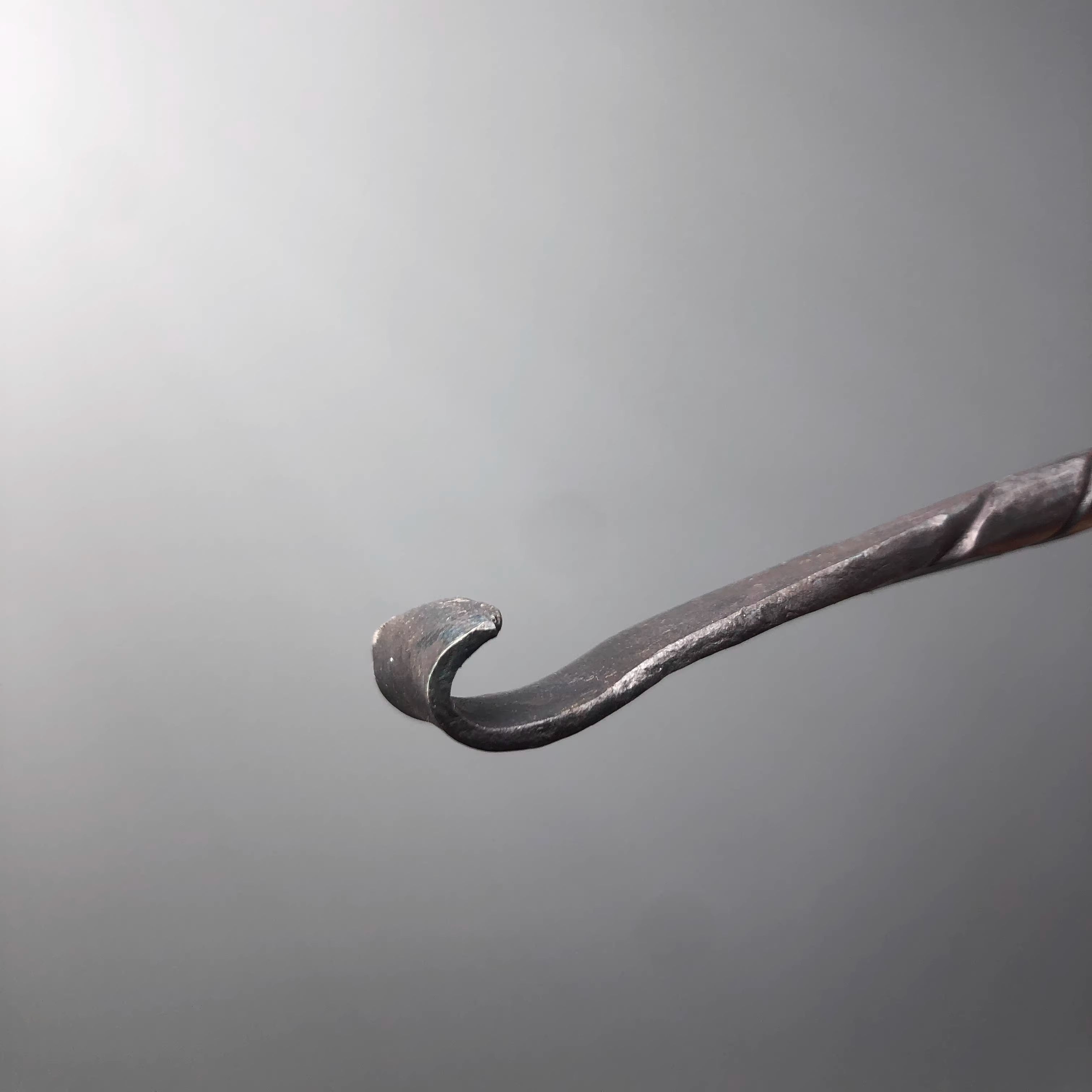 🌟🌟The bottle opener is suitable for opening beer bottles, making it convenient to use