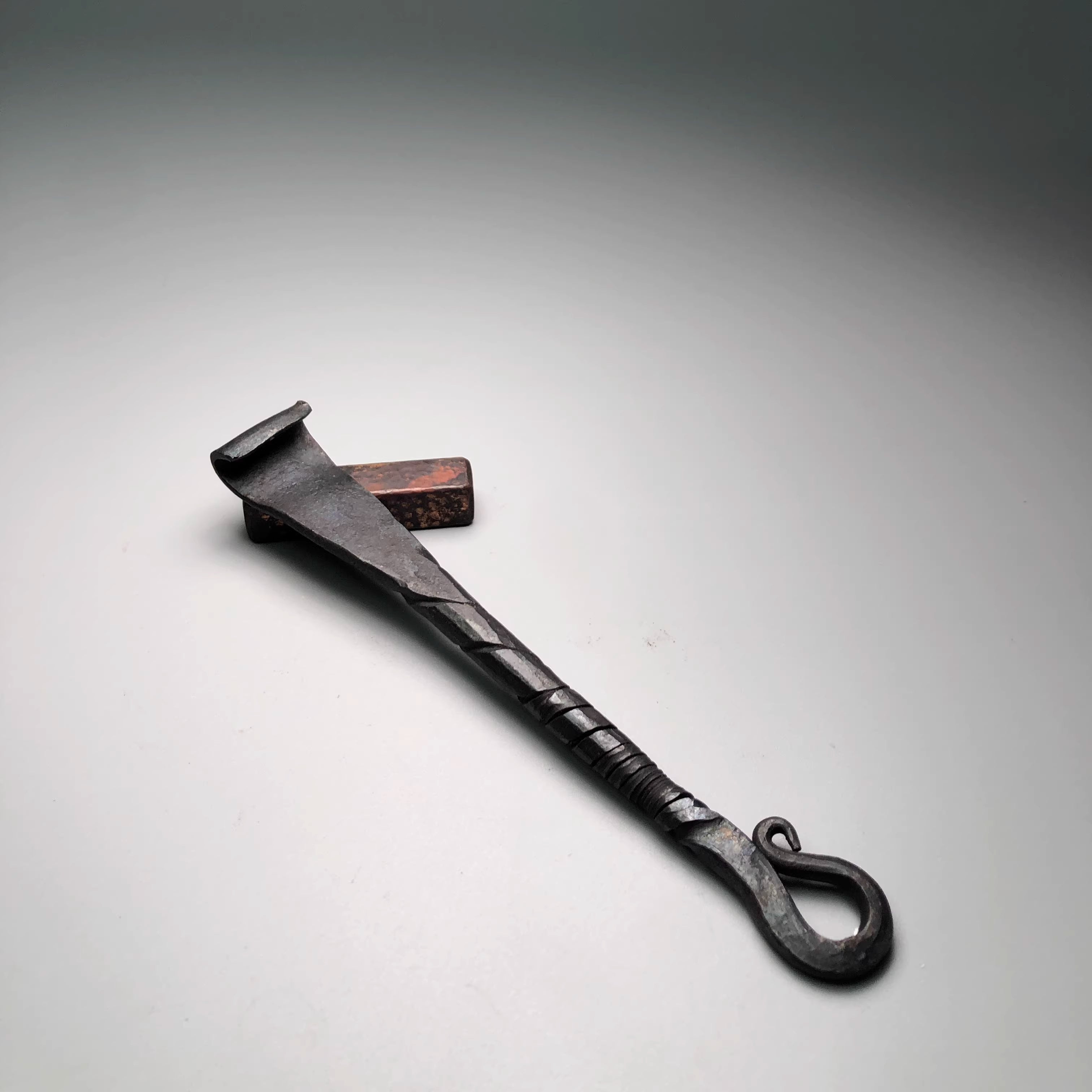 🌟🌟The bottle opener is suitable for opening beer bottles, making it convenient to use