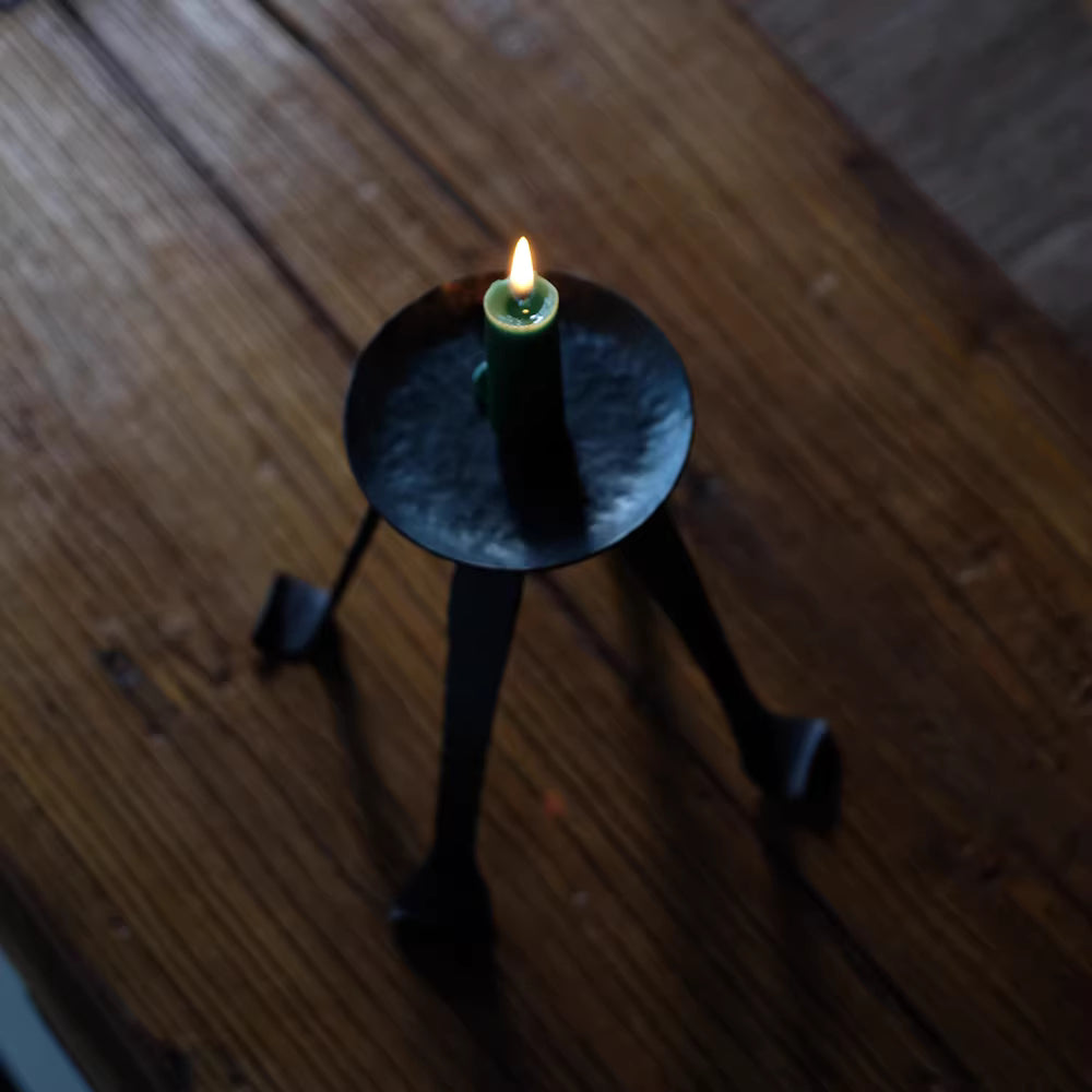 🌟🌟The four-cornered candlestick lights up the dining table, instantly filling the atmosphere.